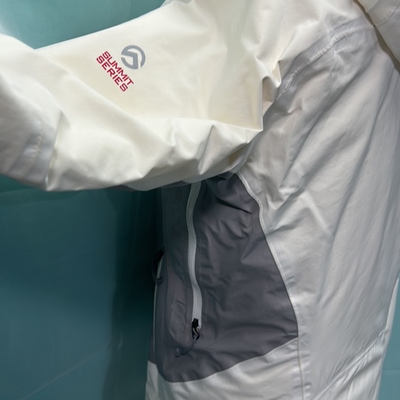 The North Face Summit Hyvent Alpha Series. White with gray accents. Size Med. - Picture 4 of 10